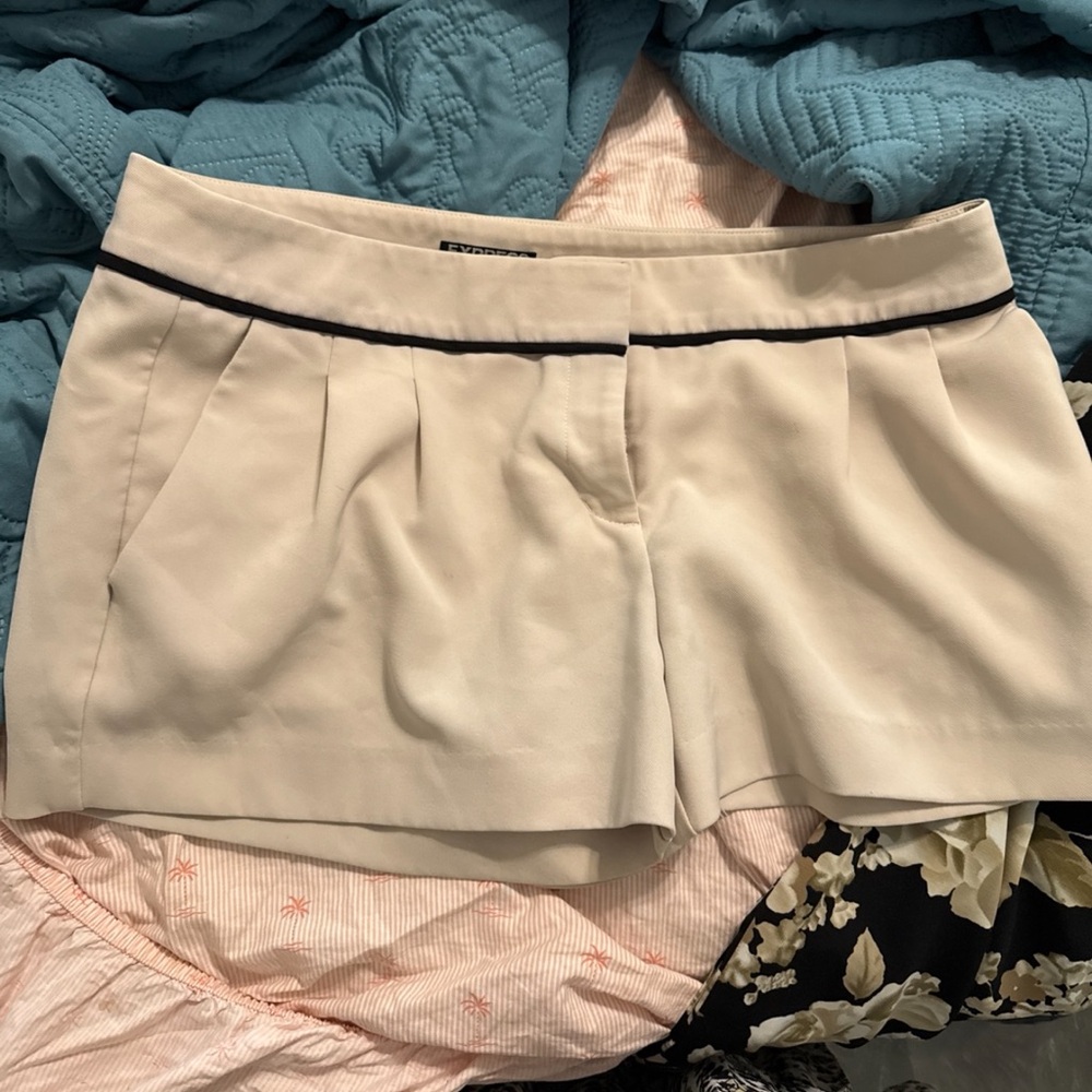 Express Cream High Waist Women's Shorts